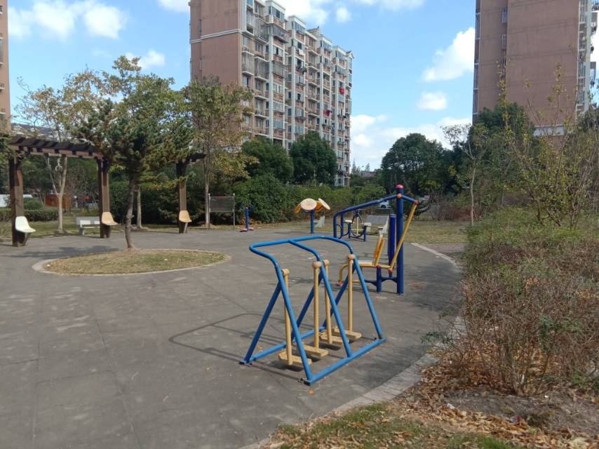 祝和苑千匯路1000弄36號(hào)東側(cè)健身路徑