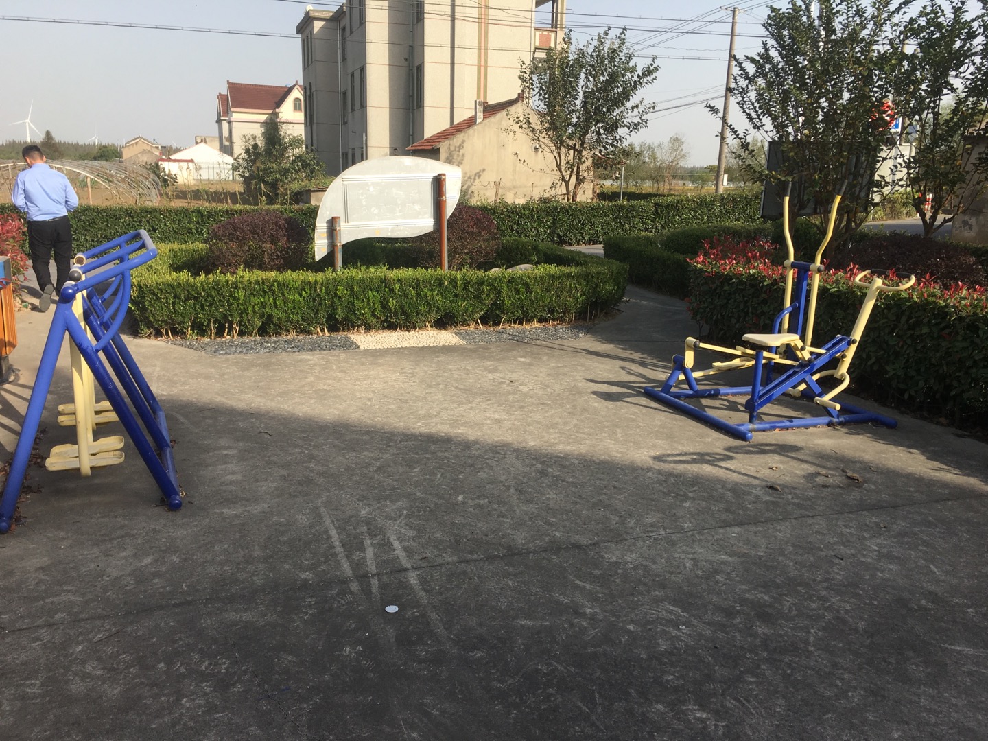 老港鎮(zhèn)東河村民委員會港東4組健身苑點(diǎn)