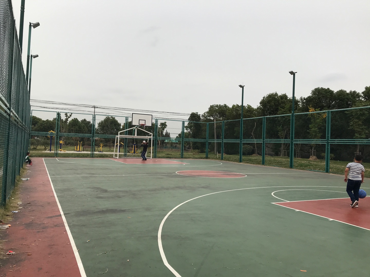 葉榭鎮(zhèn)團結村籠式多功能場地