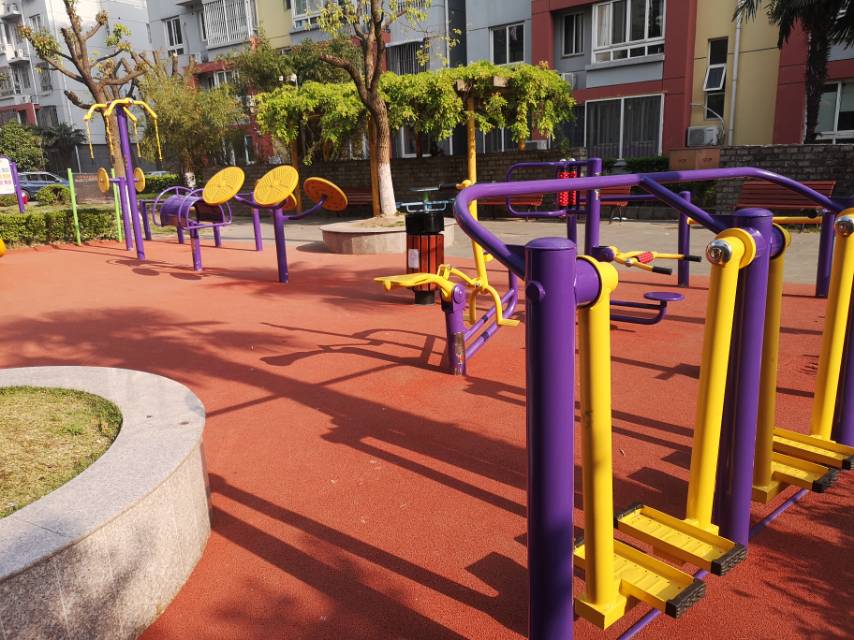 六里村六里新家園西側(cè)健身點