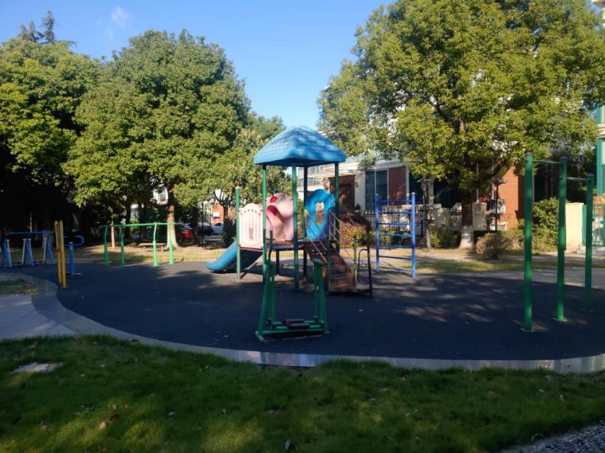 浦東新區(qū)高東鎮(zhèn)千秋嘉苑居民委員會健身苑點4