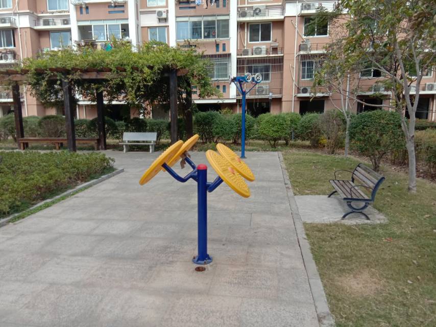 祝和苑千匯路1000弄152號(hào)西北健身路徑