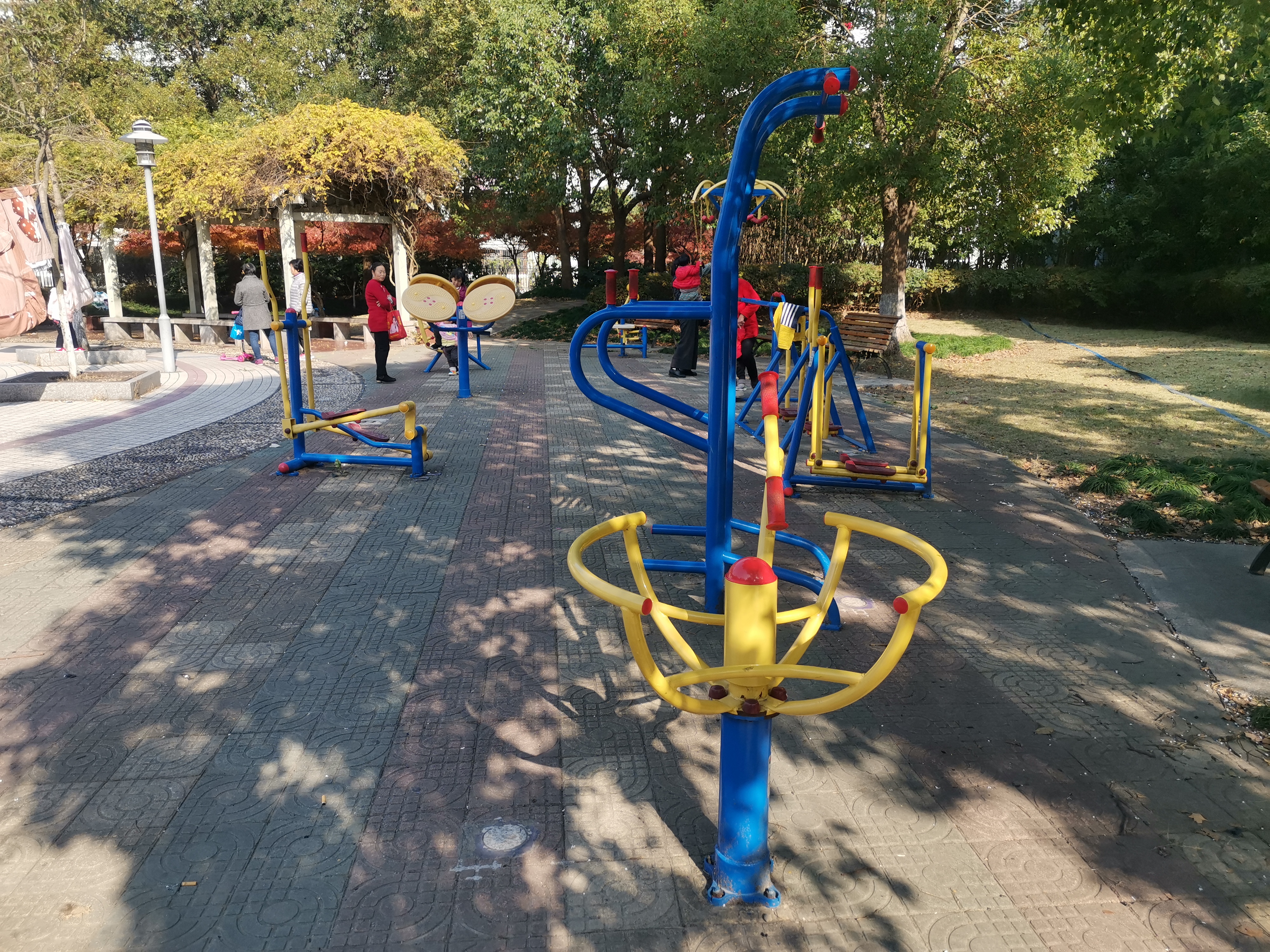 孫建路居委健身苑點