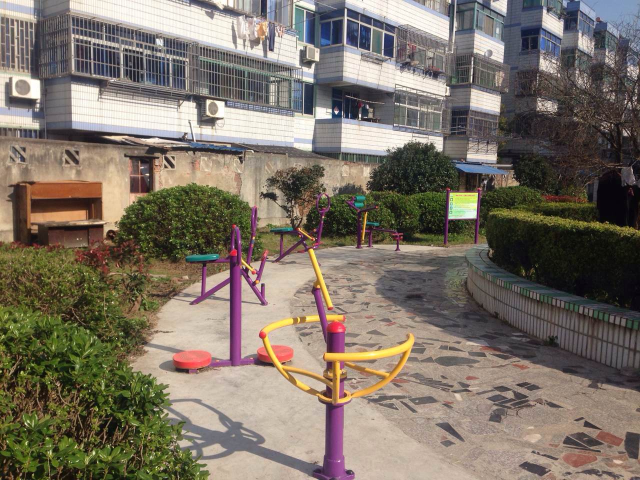 奉城鎮(zhèn)洪廟菜場南苑市民益智健身苑點