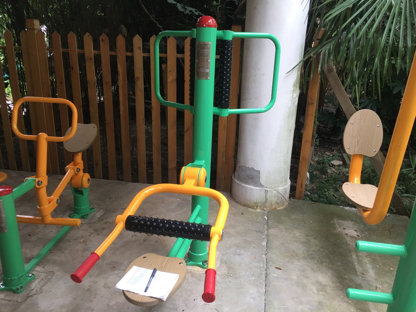 坐式腰背按摩器 坐式腰背按摩器