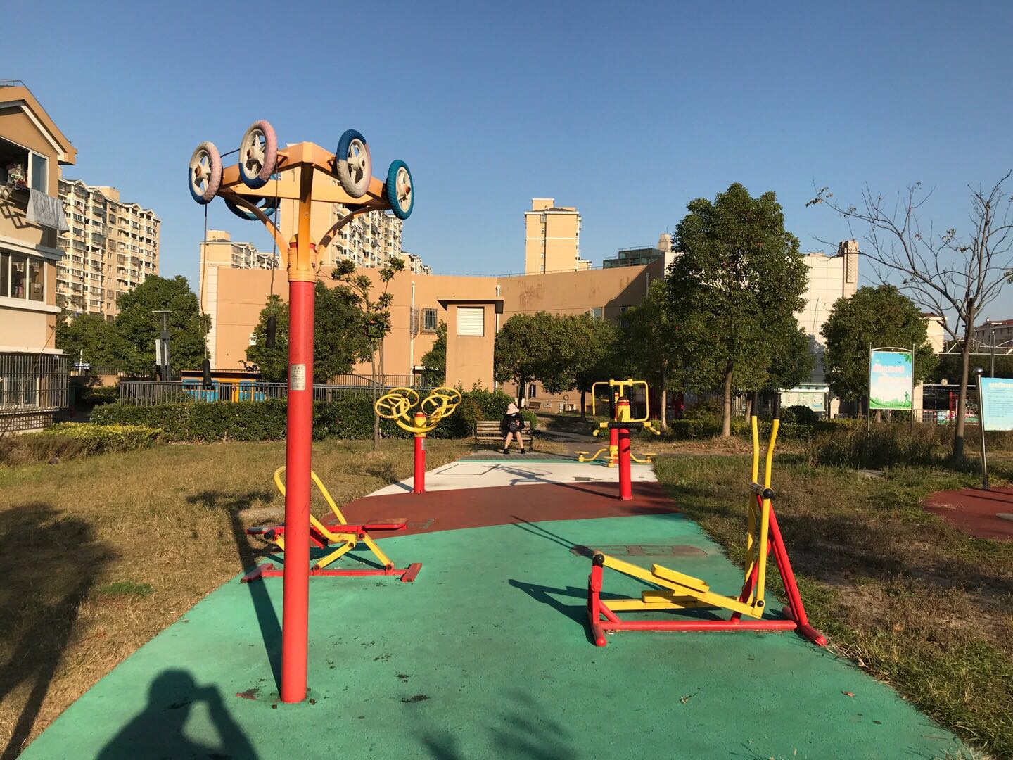 ?？翟纺献Ｂ?08弄1號樓南健身路徑