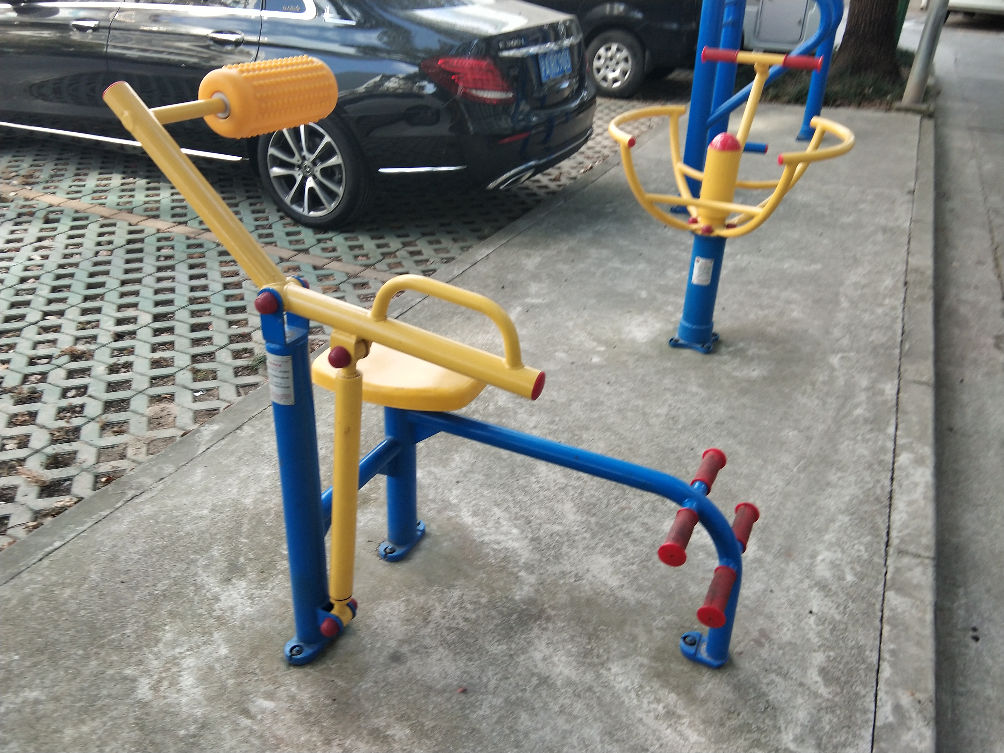 自重腰腹鍛煉器