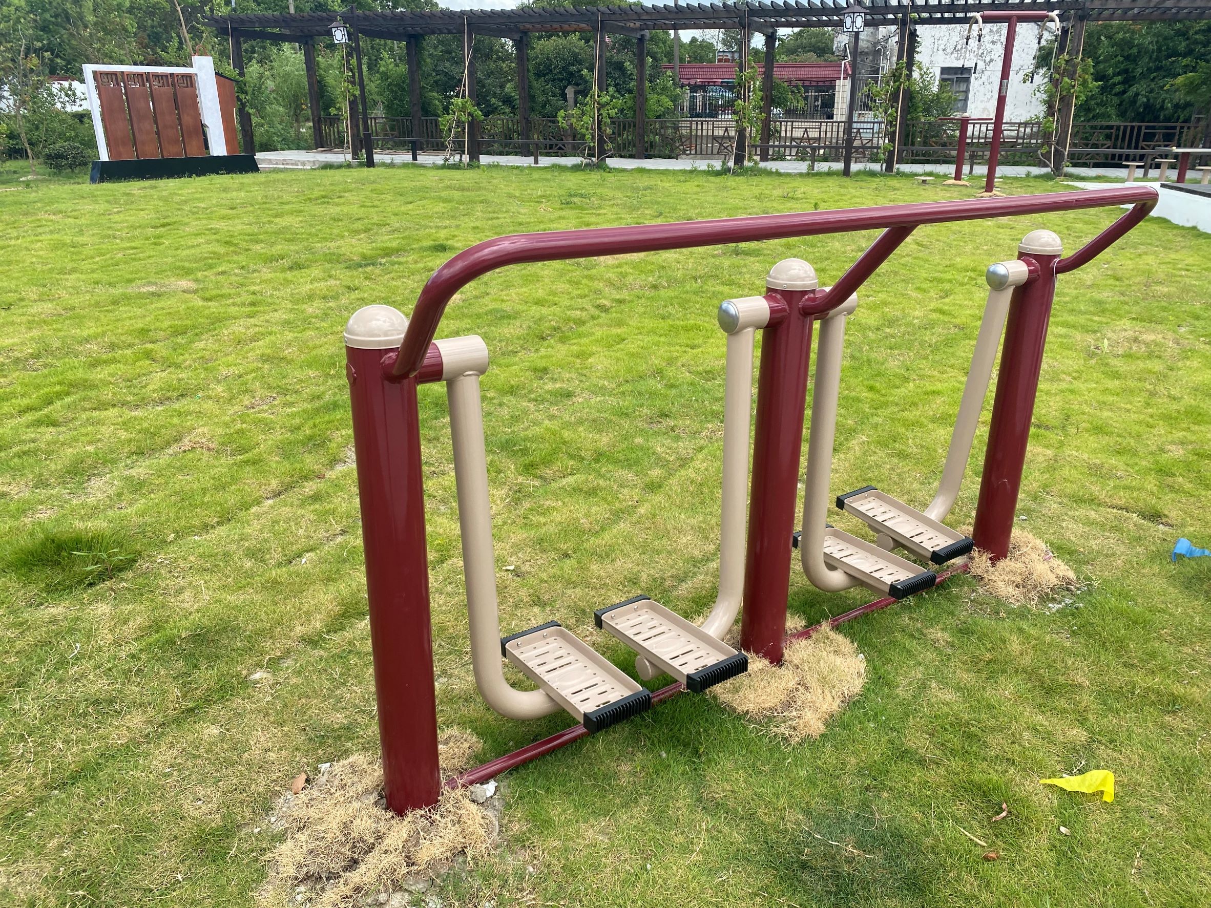 二位太空漫步機(jī)