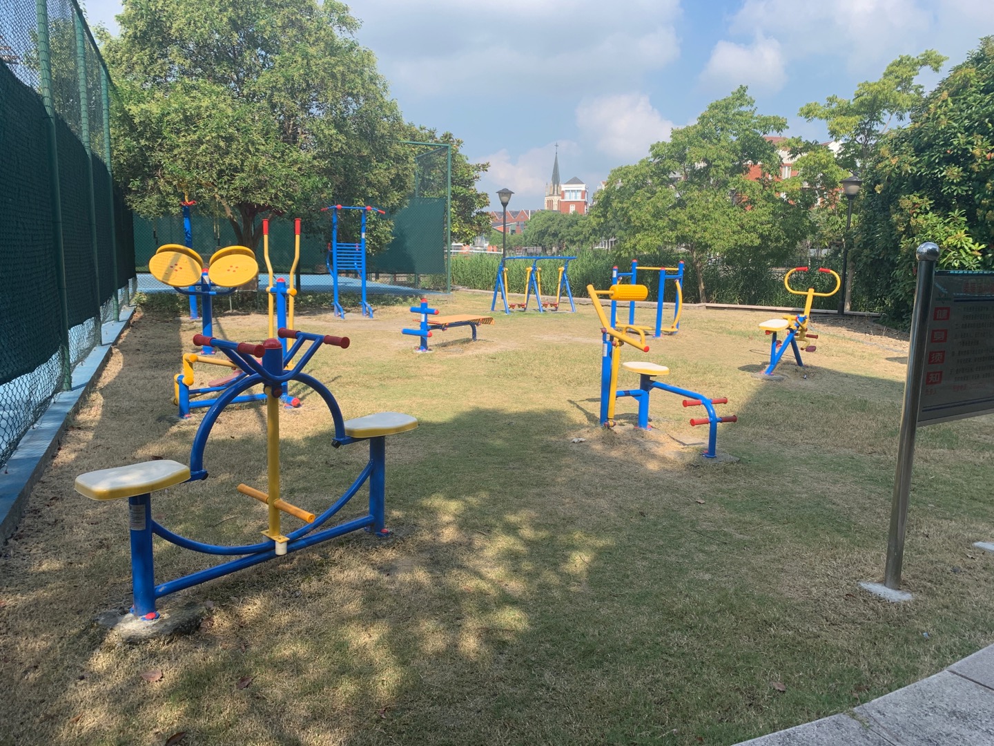 泰晤士幼兒園西側(cè)健身點