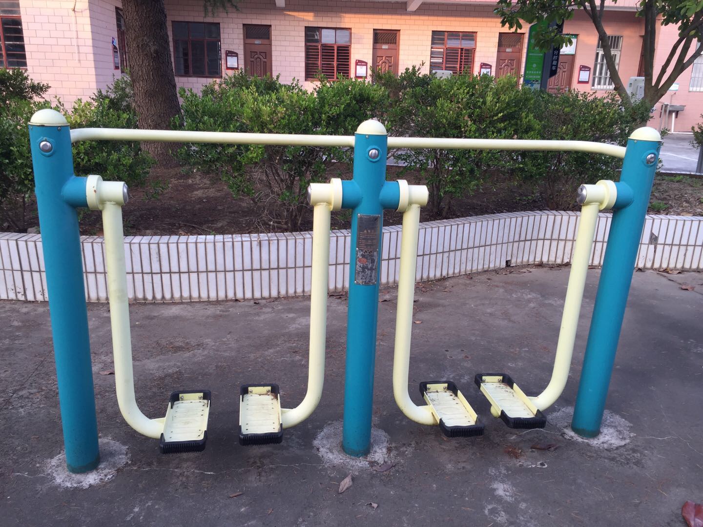 雙位太空漫步機