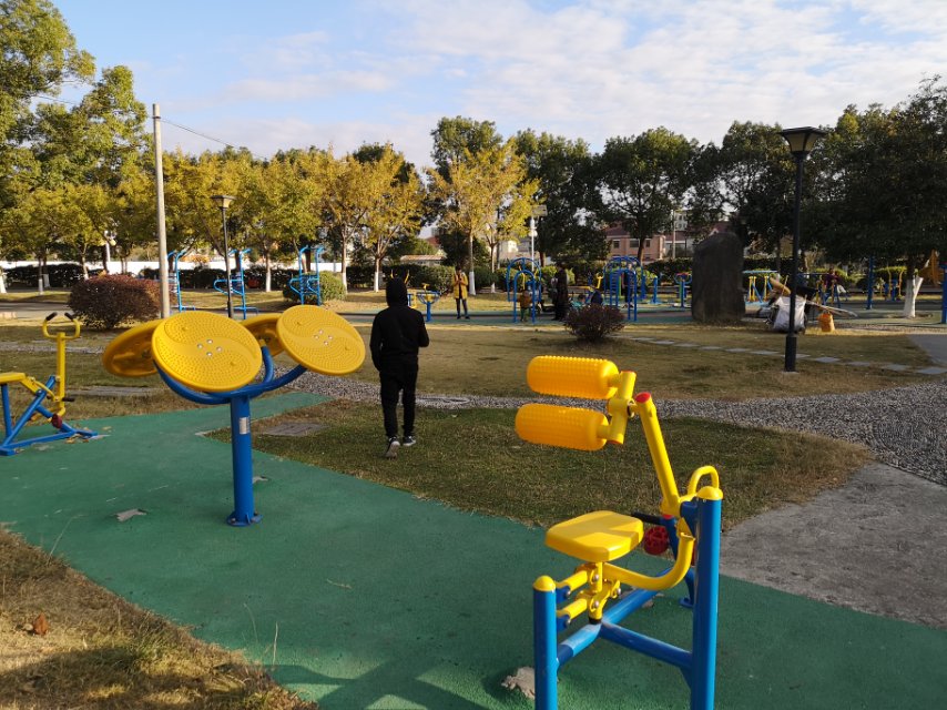 六灶文化廣場(chǎng)健身苑