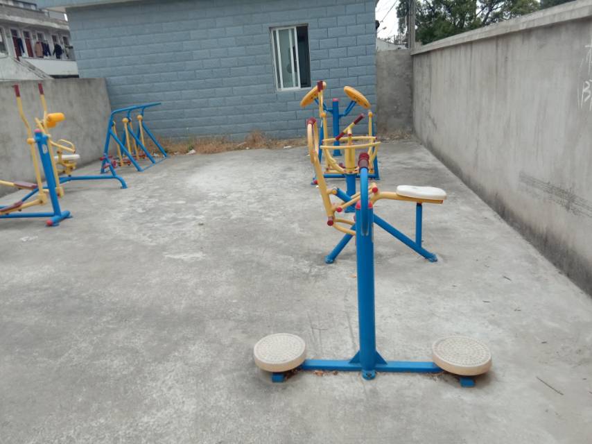 光明村東二隊(duì)健身點(diǎn)