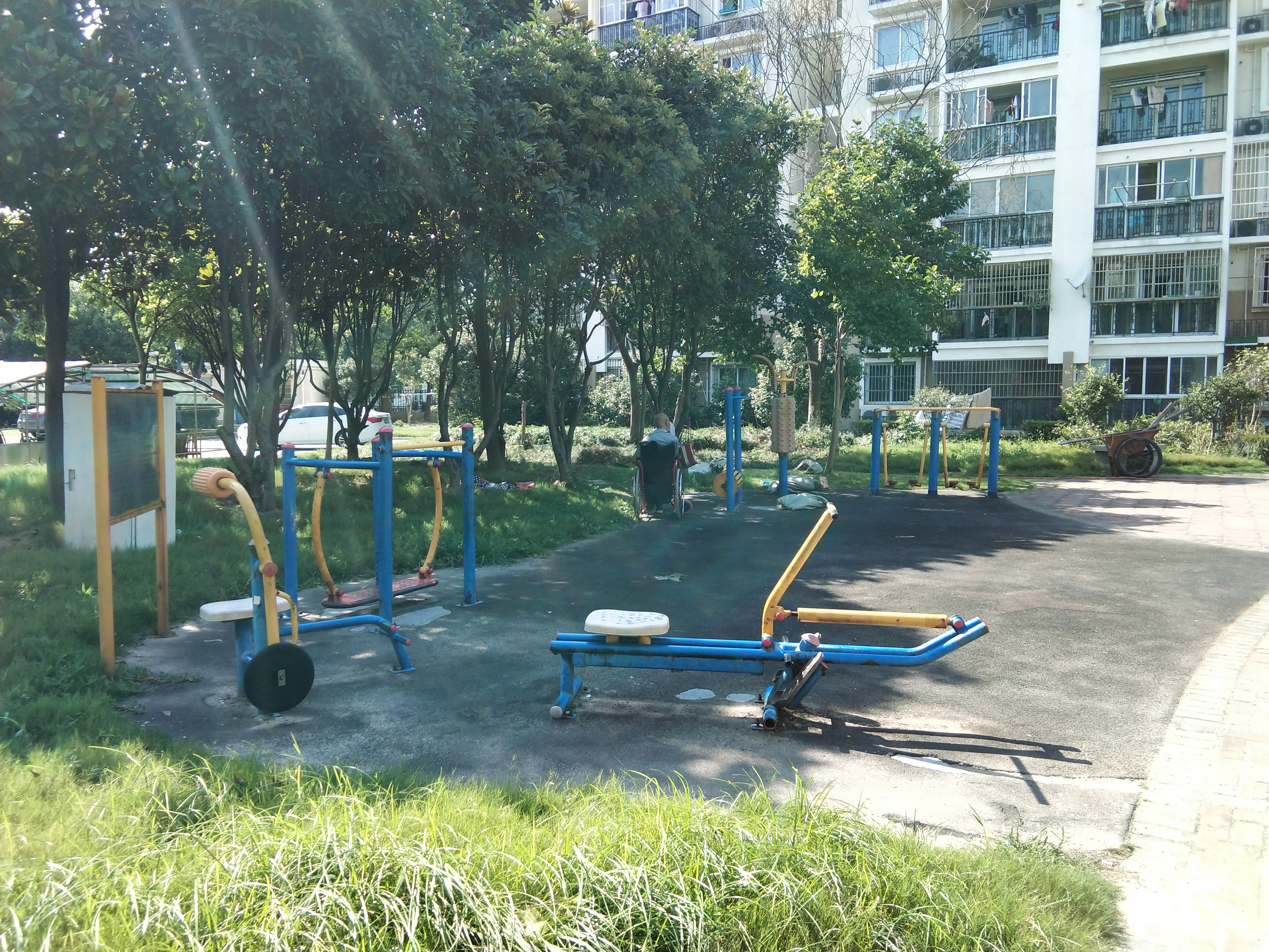 閔浦三居委健身點(diǎn)2