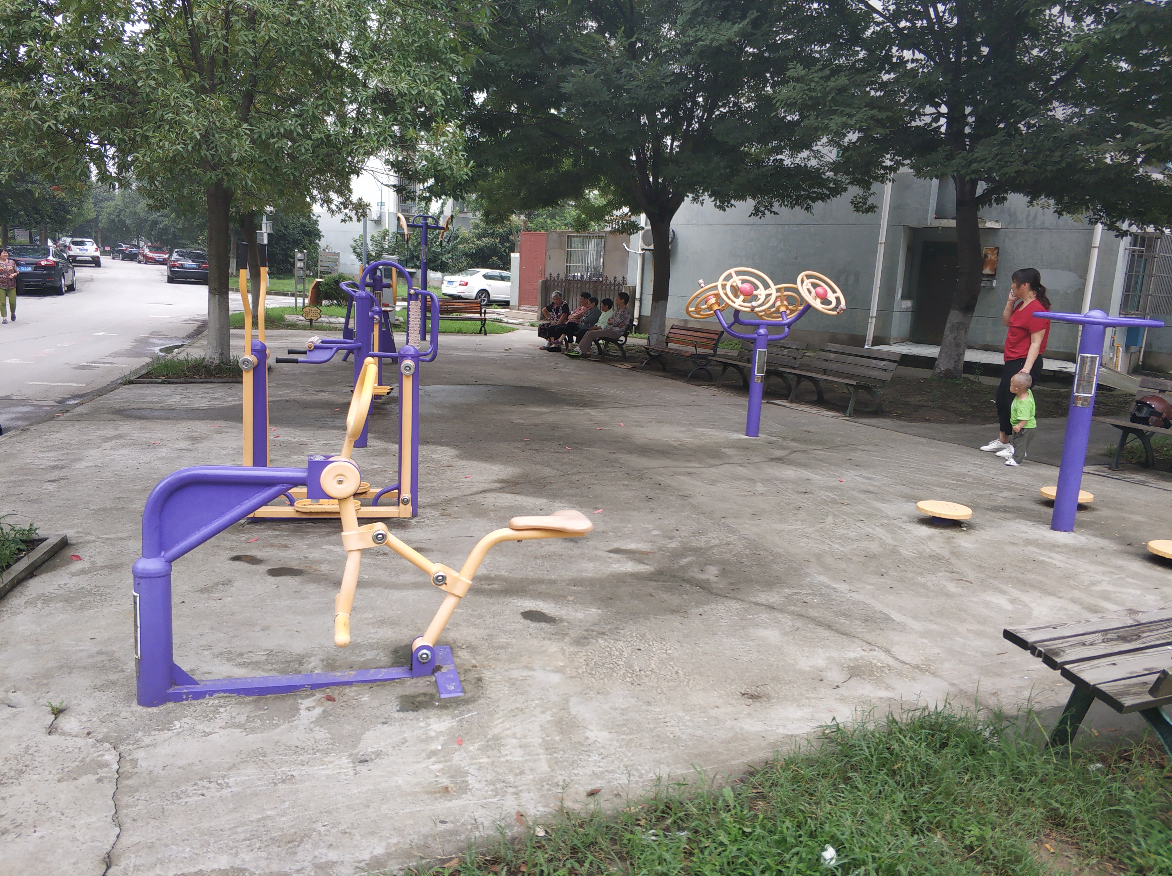 民佳社區(qū)54號(hào)樓東面健身點(diǎn)