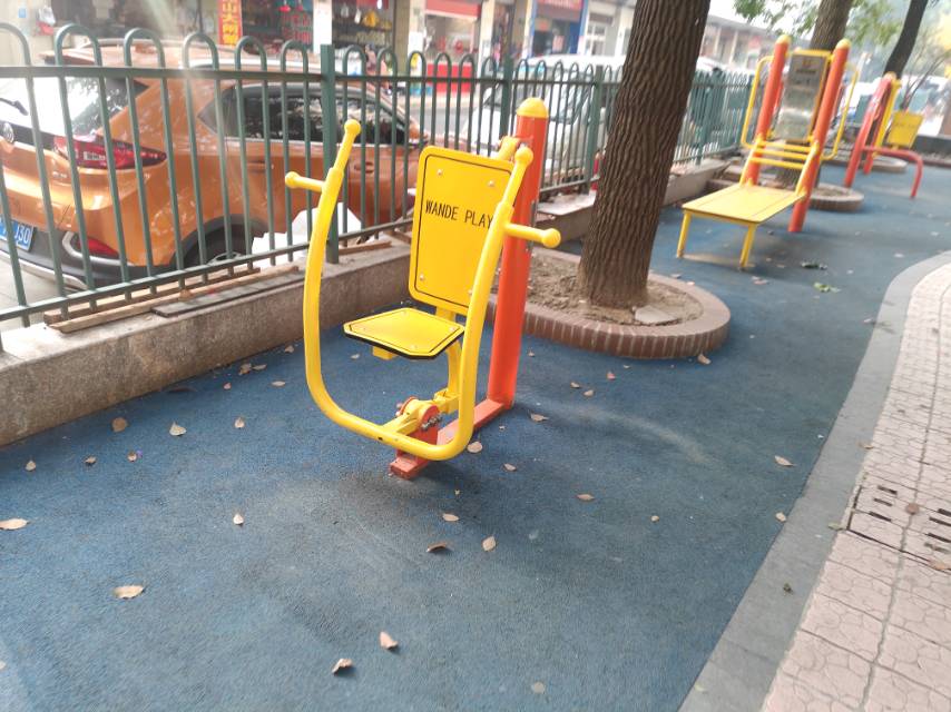 坐推訓(xùn)練器