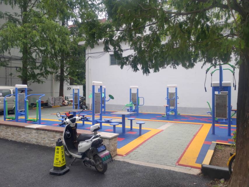 呼瑪五村二小區(qū)健身點(diǎn)