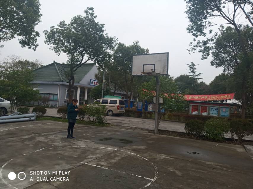 團新村籃球場