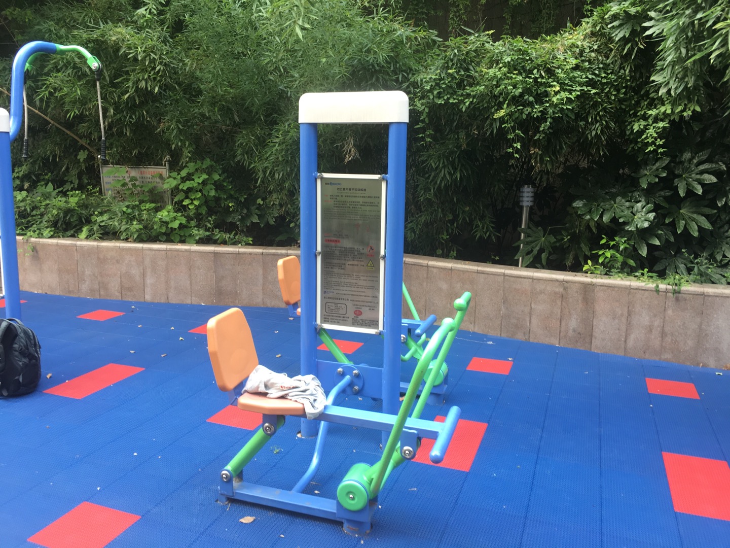 雙立柱平推平拉訓練器 雙立柱平推平拉訓練器