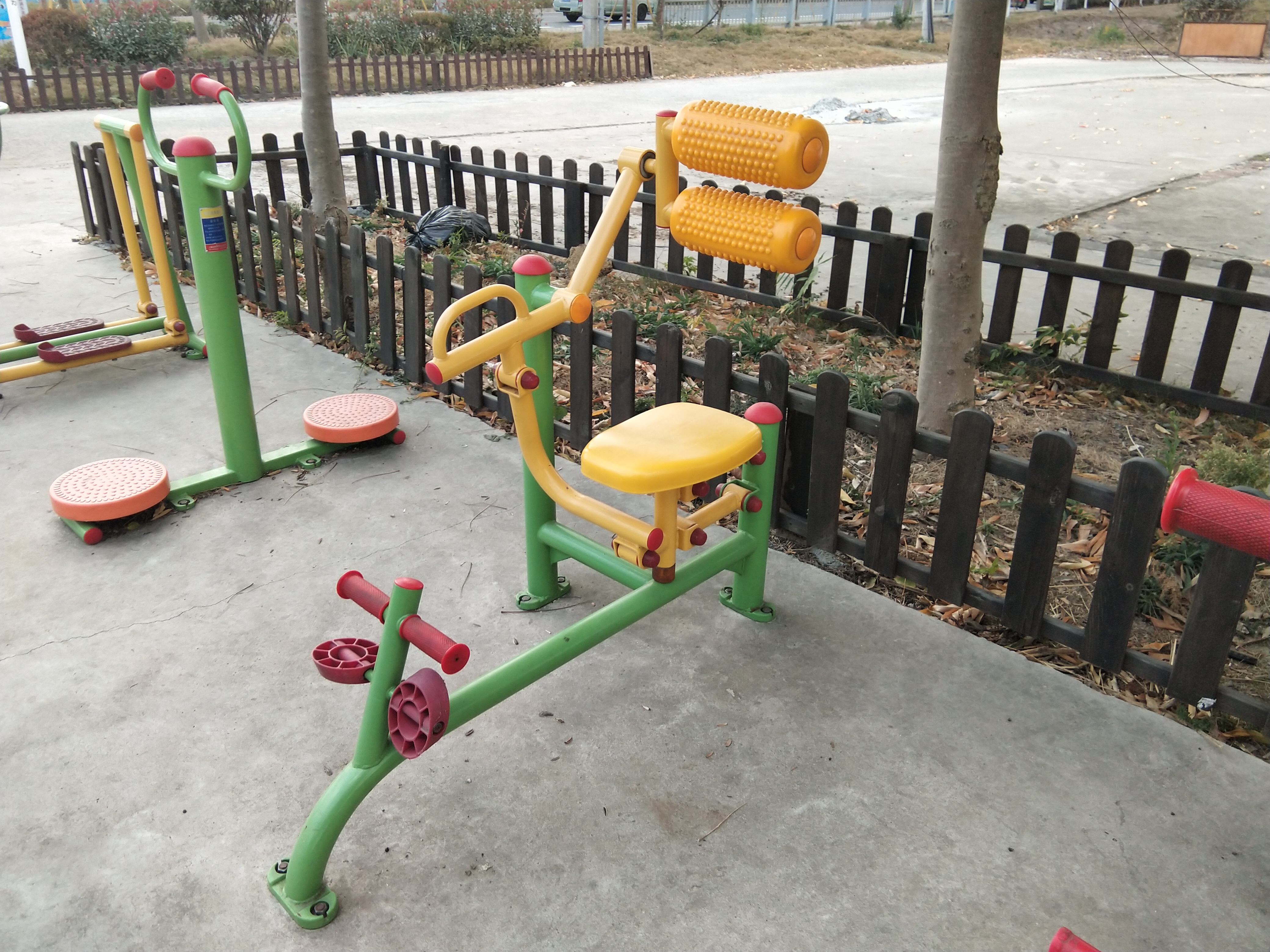 自重腹背鍛煉器