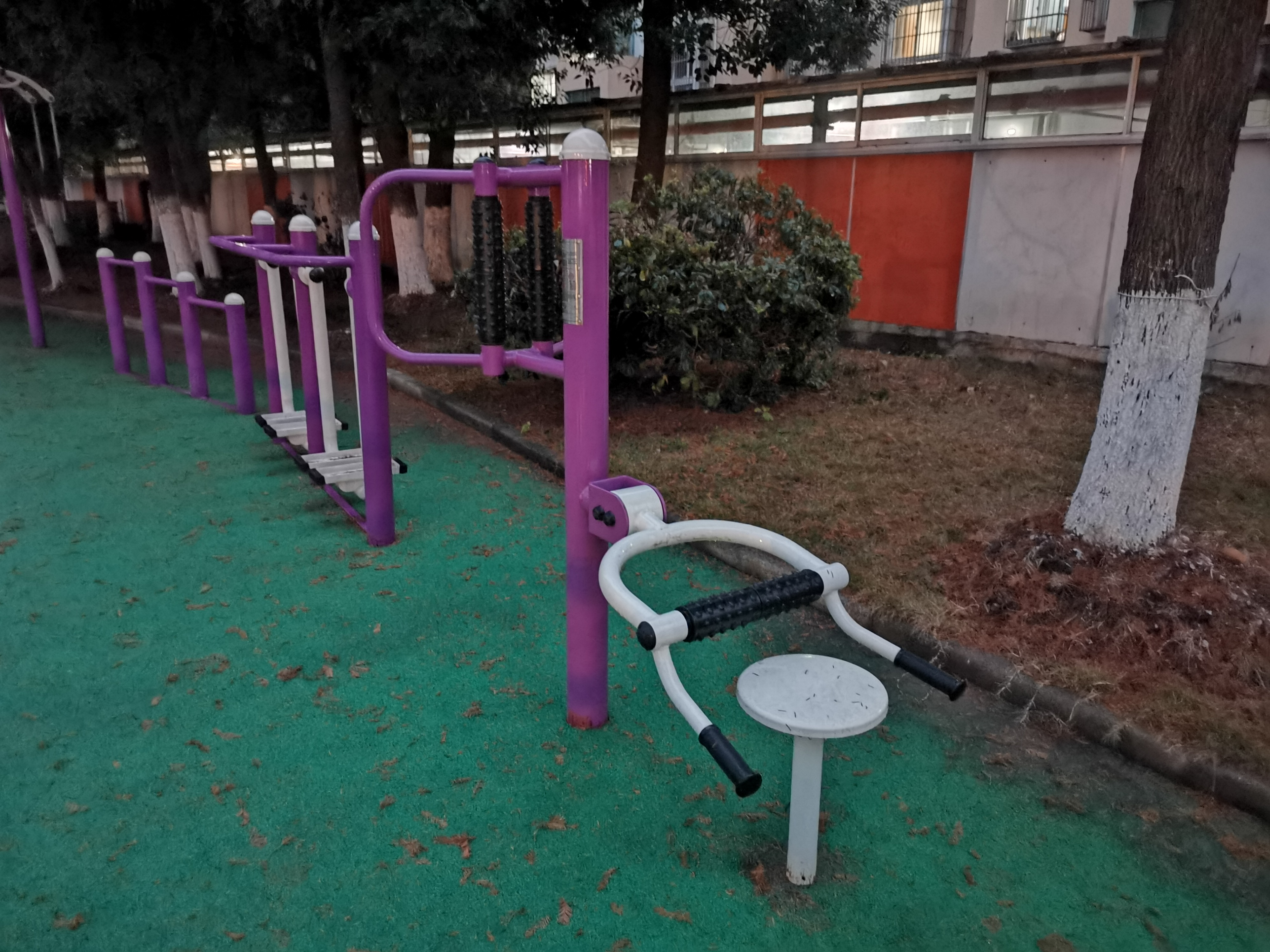 坐式腰背按摩器