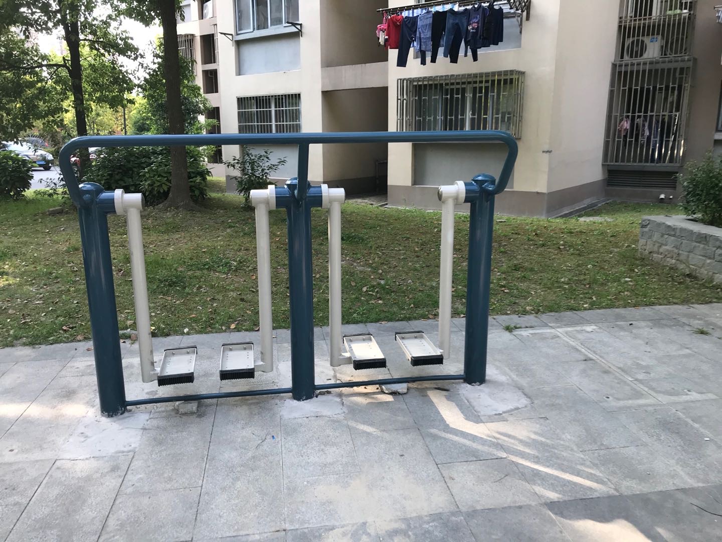 二位太空漫步機(jī)