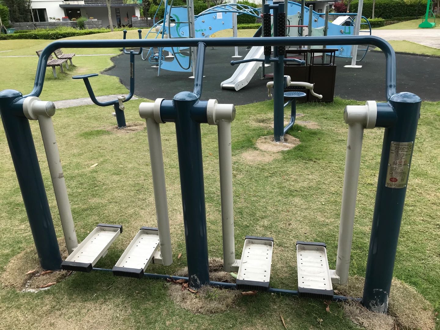 二位太空漫步機(jī)