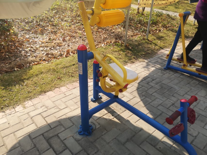 自重腹背鍛煉器