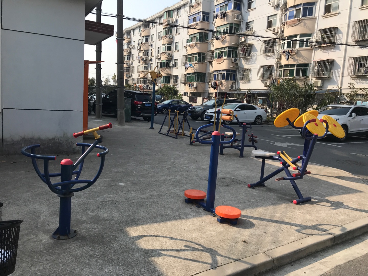 思凡三居航城五路151弄29號健身路徑