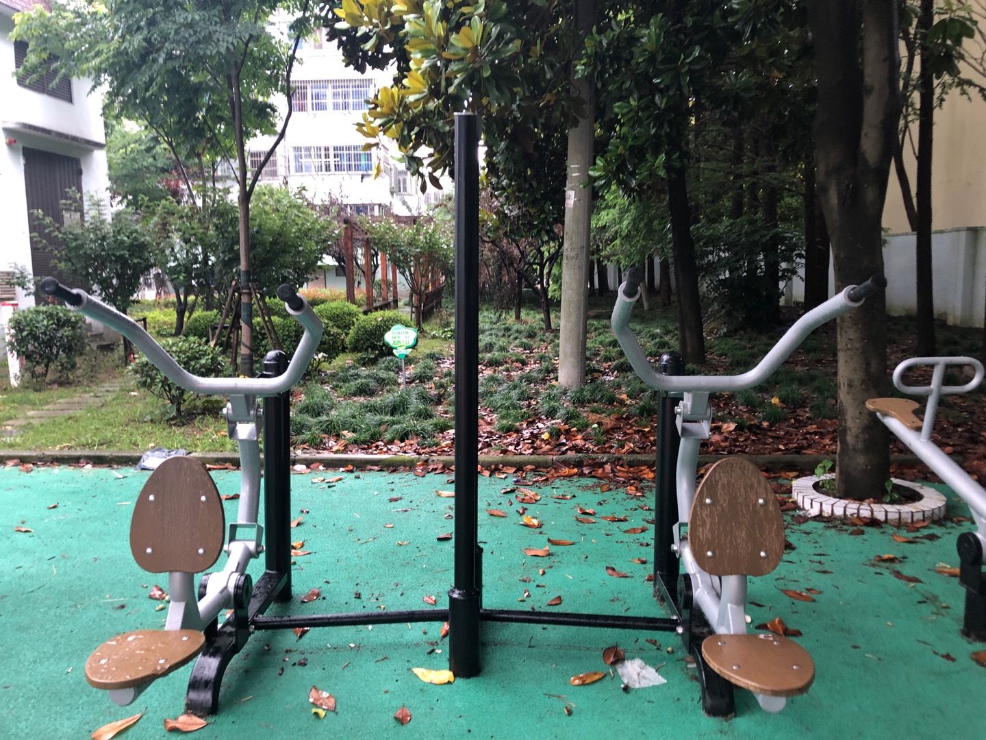 自重式高拉訓練器