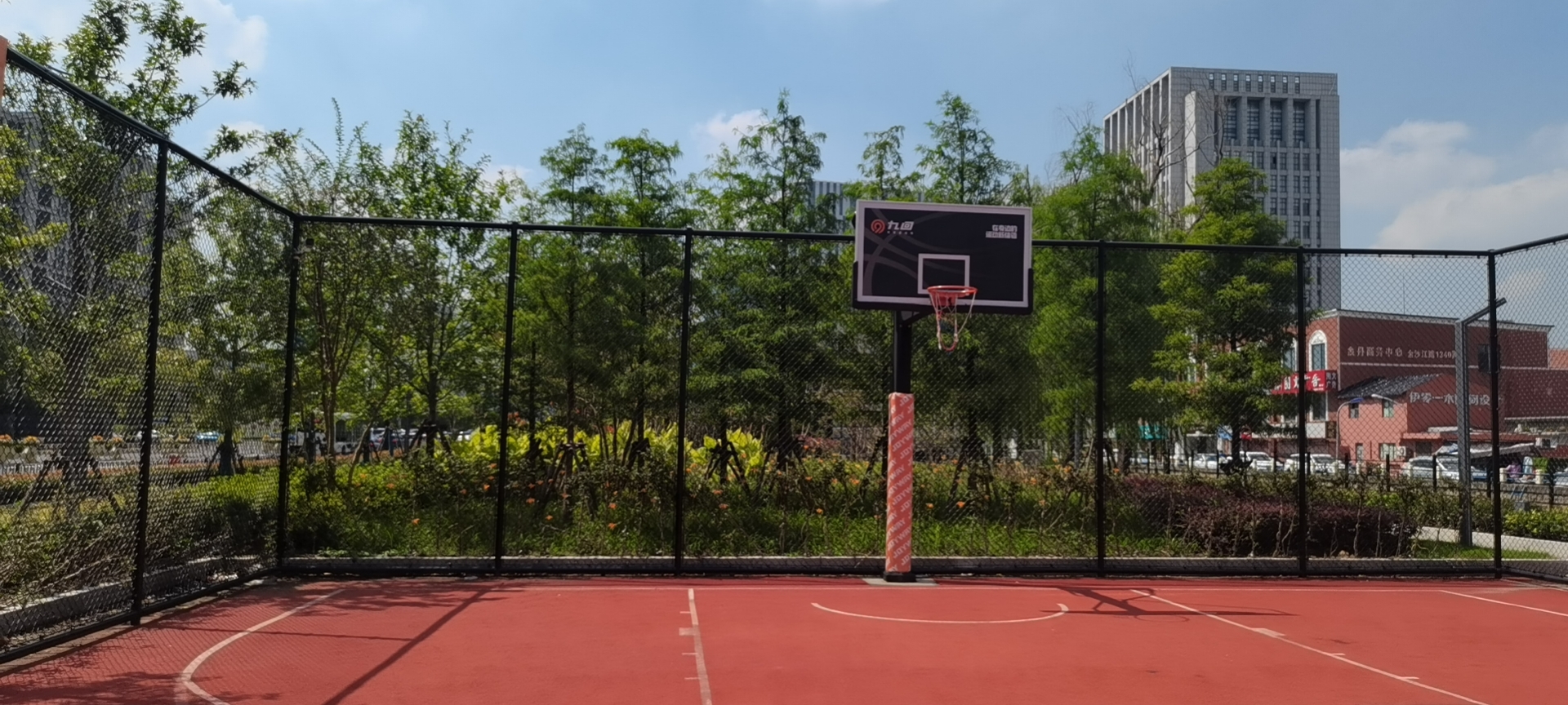 金瀘綠地籃球場(chǎng)