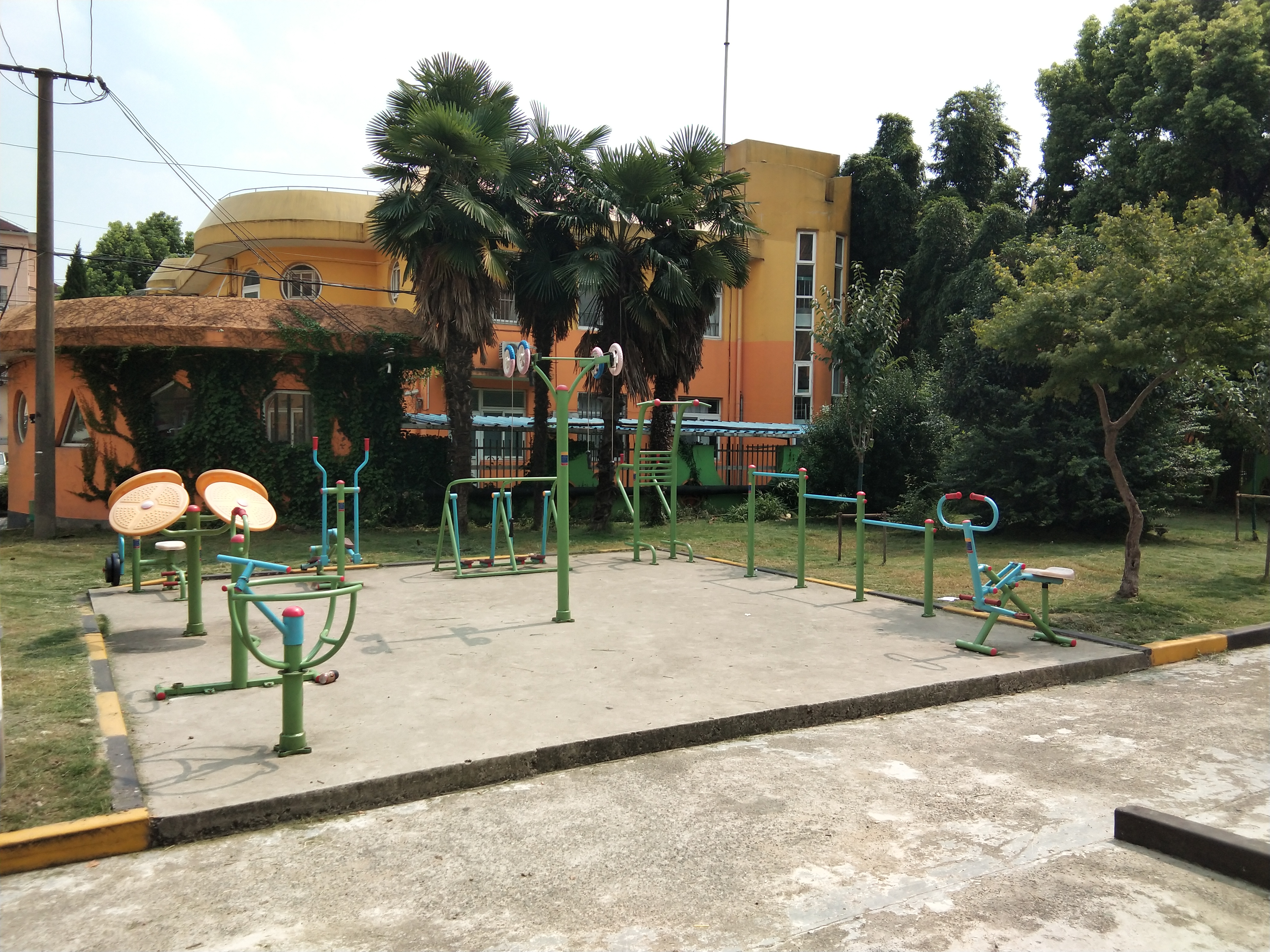 顓橋鎮(zhèn)銀都一居委薔薇工作室健身點