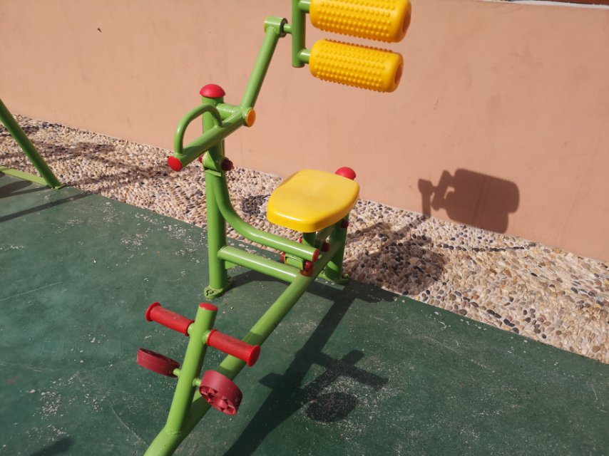 自重腹背鍛煉器