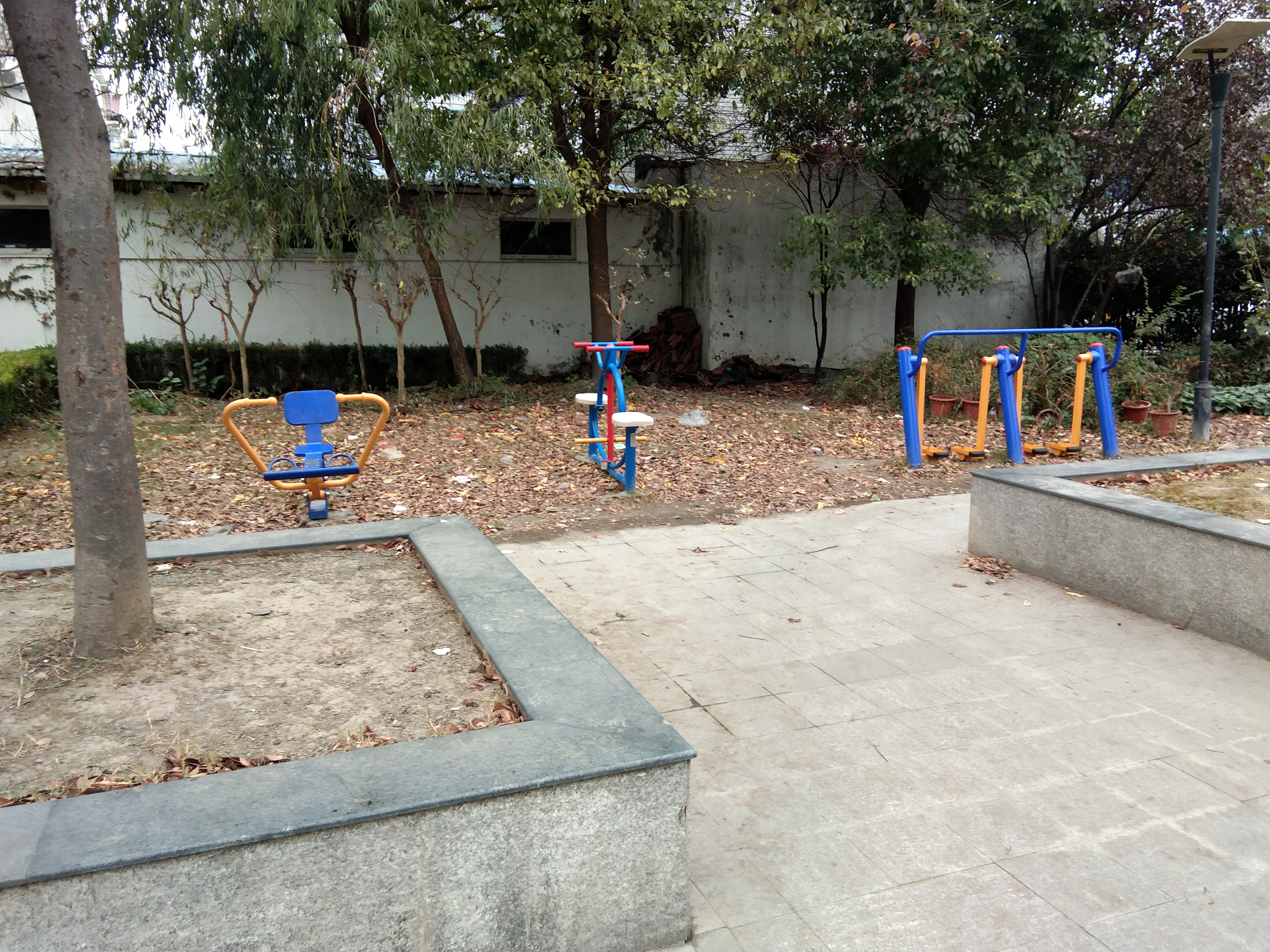 東南一村休閑廣場健身點