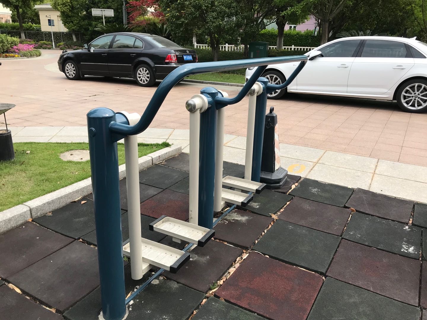 二位太空漫步機(jī)