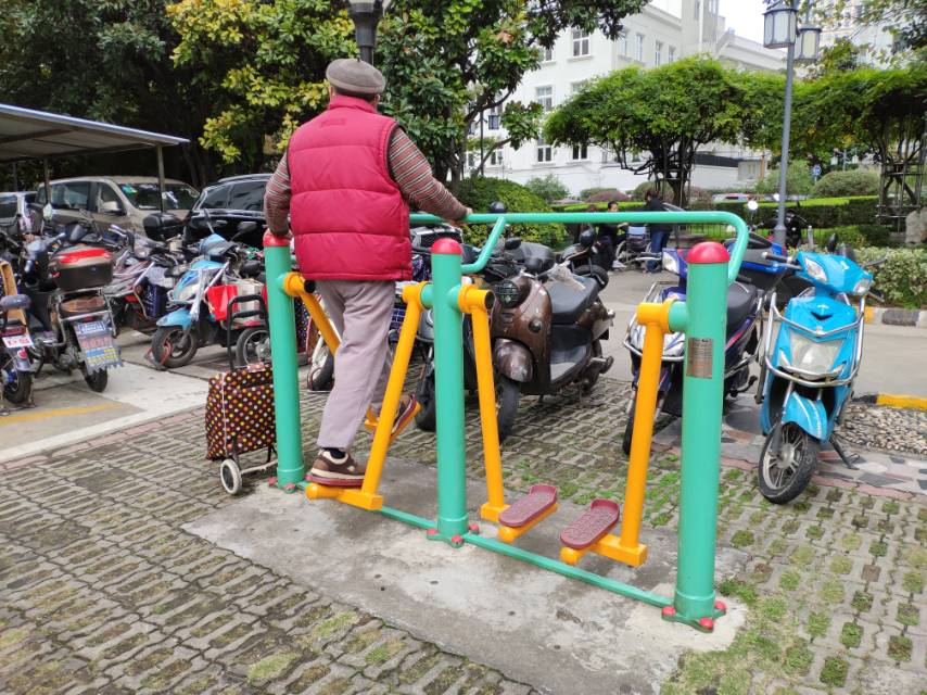 兩聯(lián)漫步機(jī)