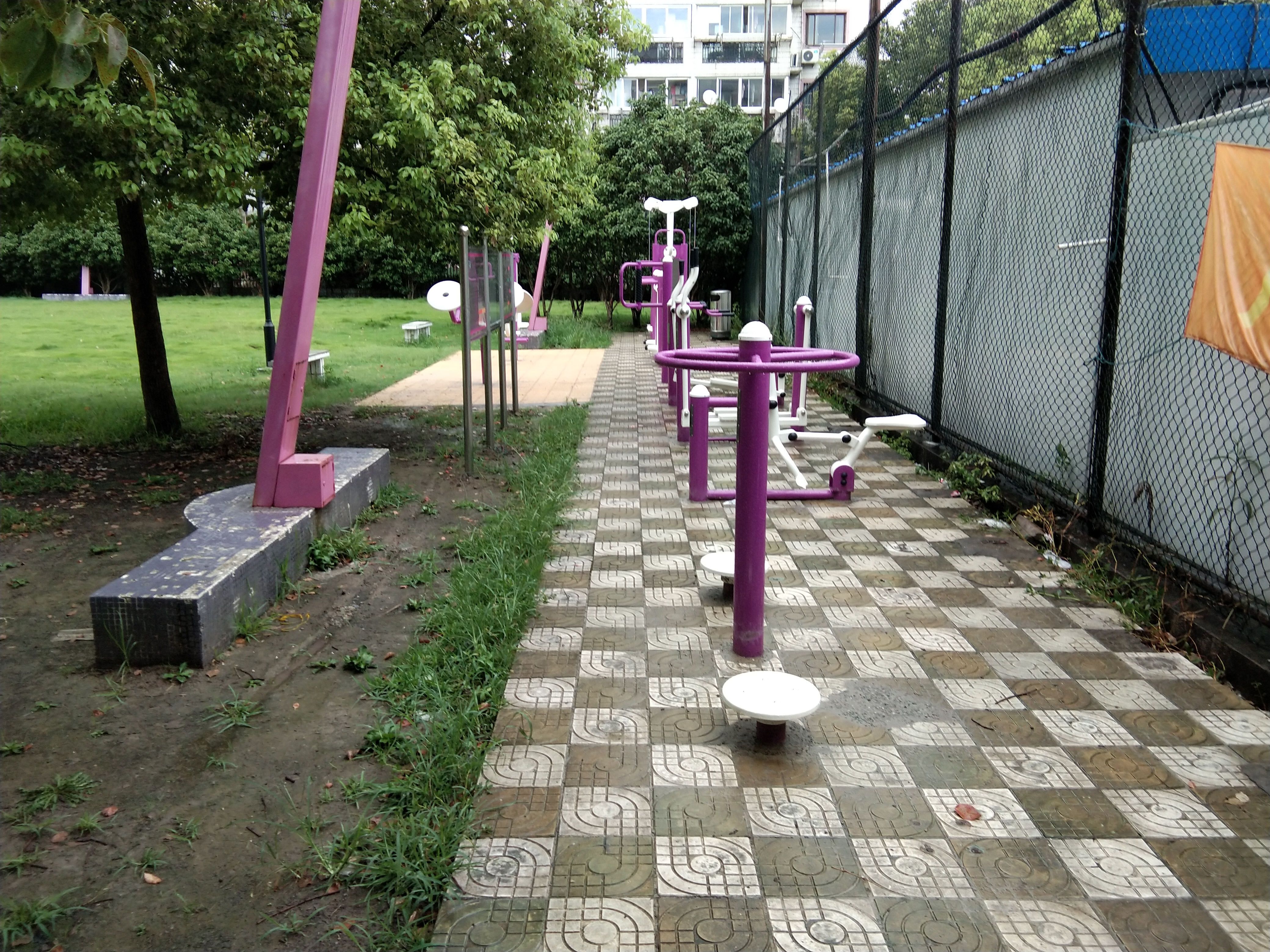 麗華公寓健身點(diǎn)