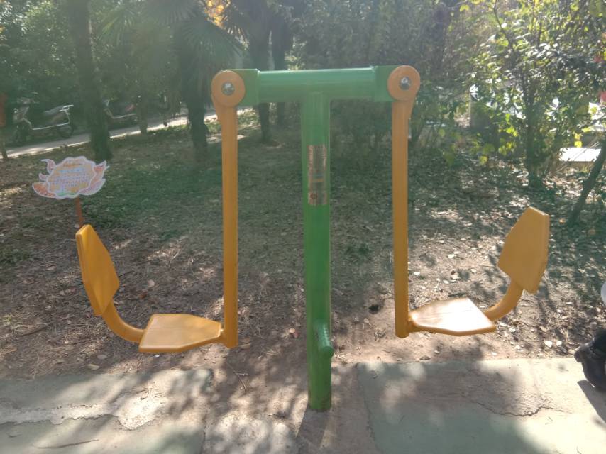 雙位坐蹬訓(xùn)練器