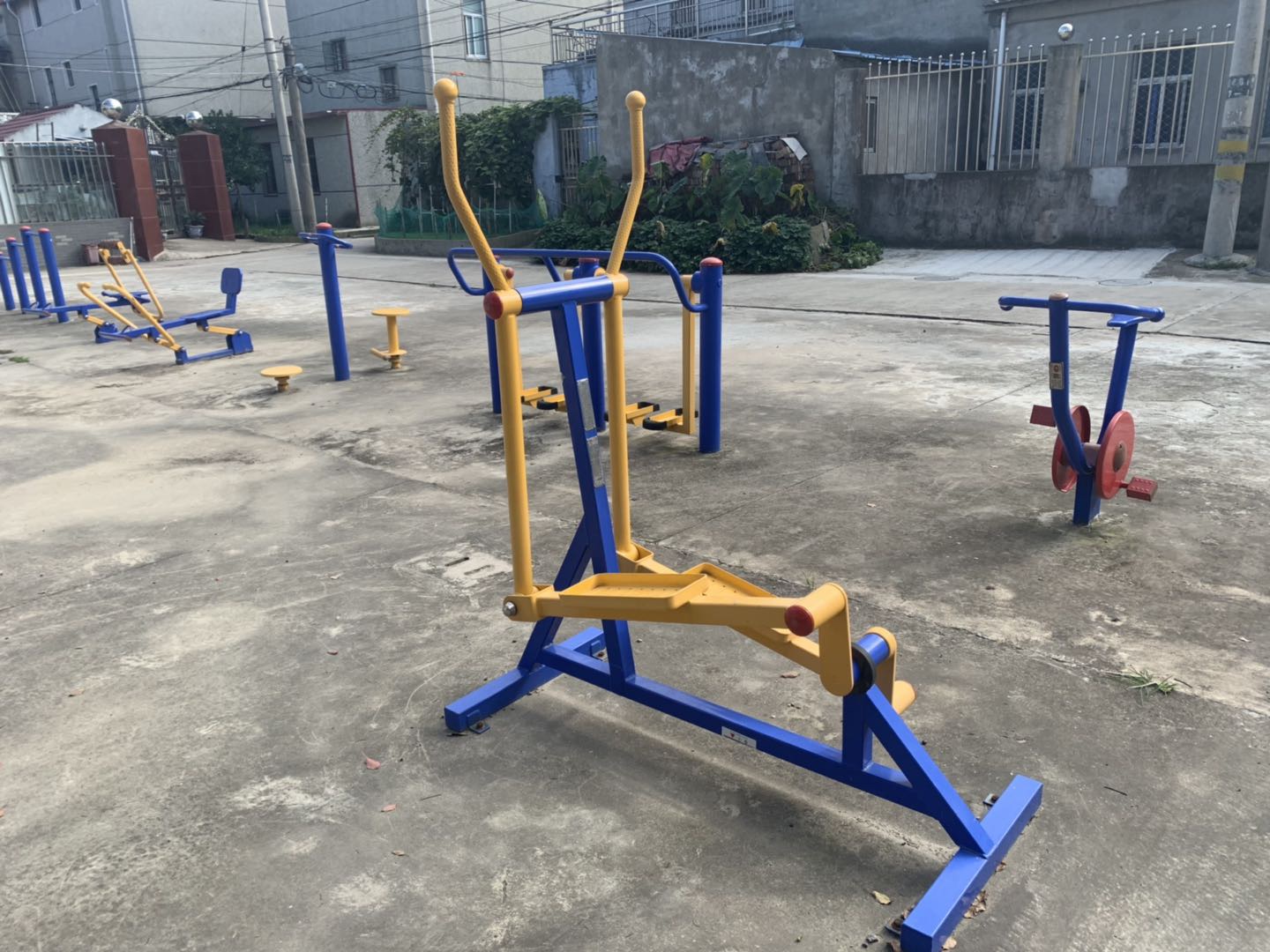 室外橢圓機(jī) 室外橢圓機(jī)