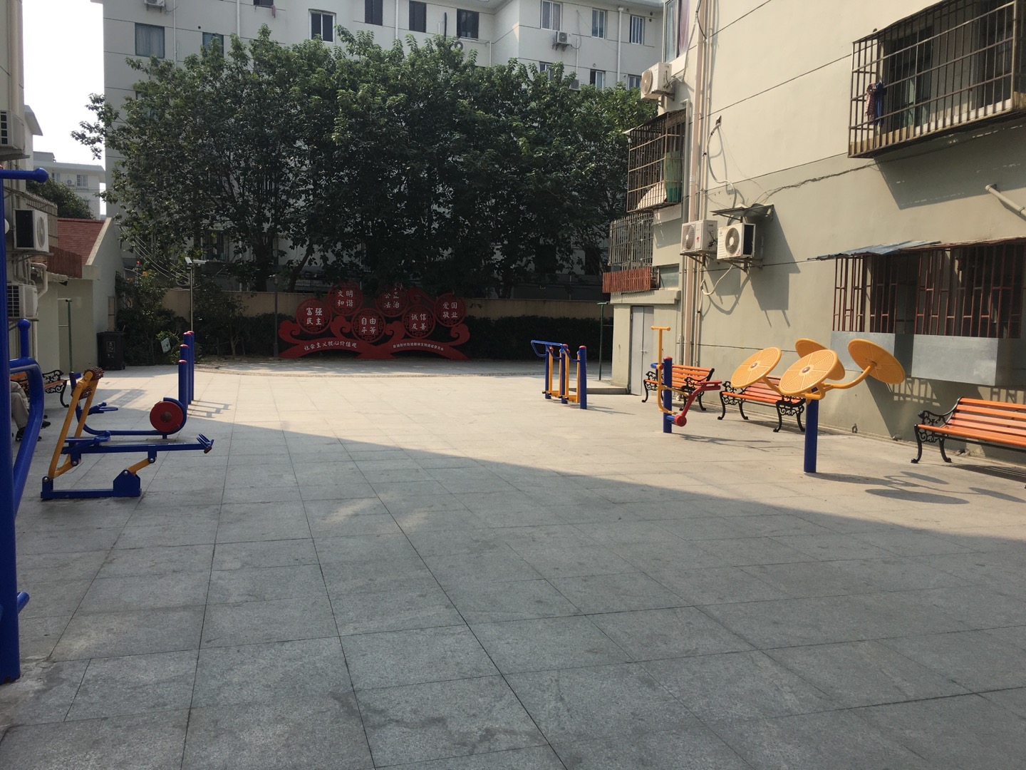 靜安區(qū)彭浦新村街道三泉路1015弄居委健身點(diǎn)