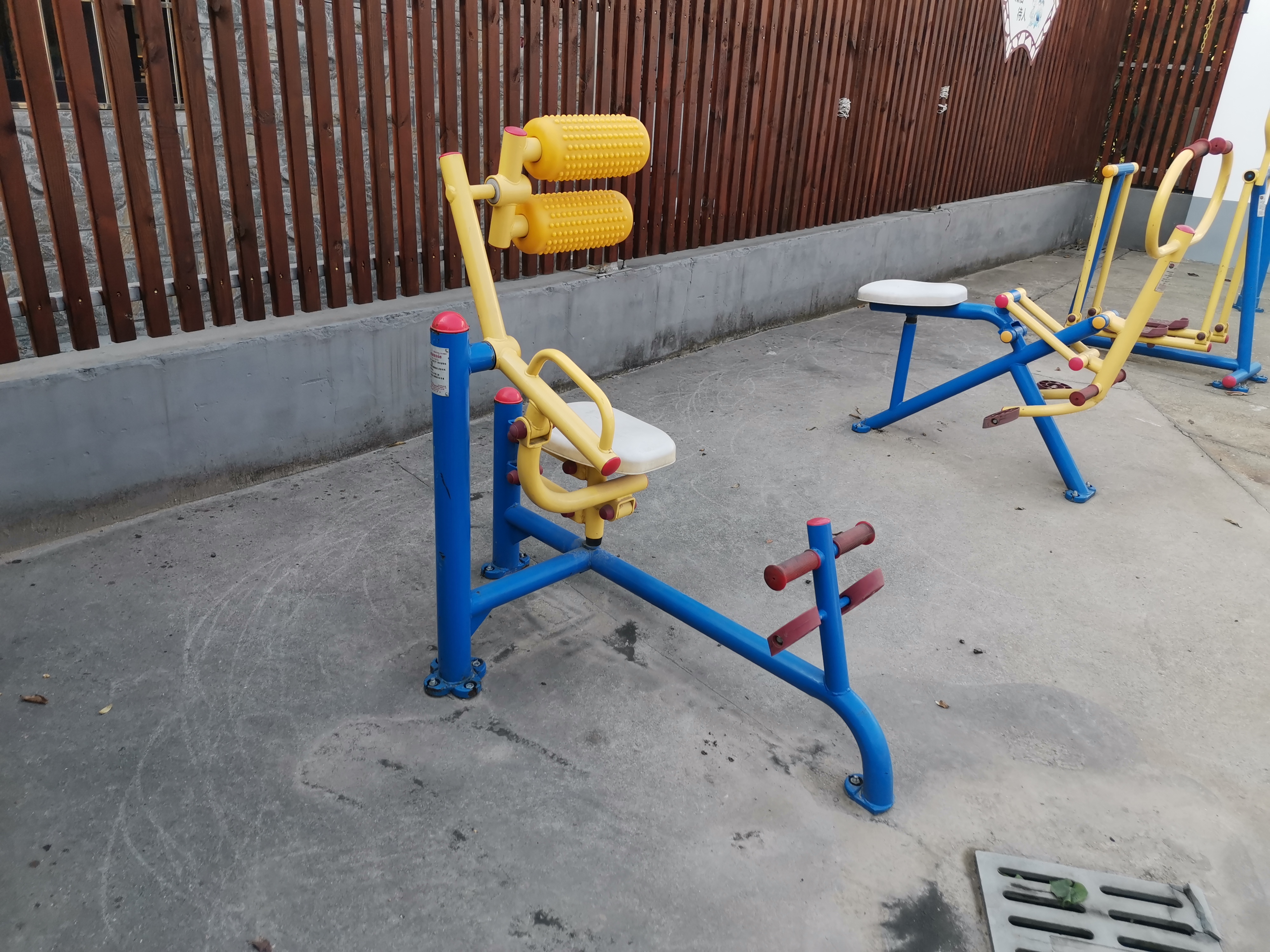 自重腰背鍛煉器