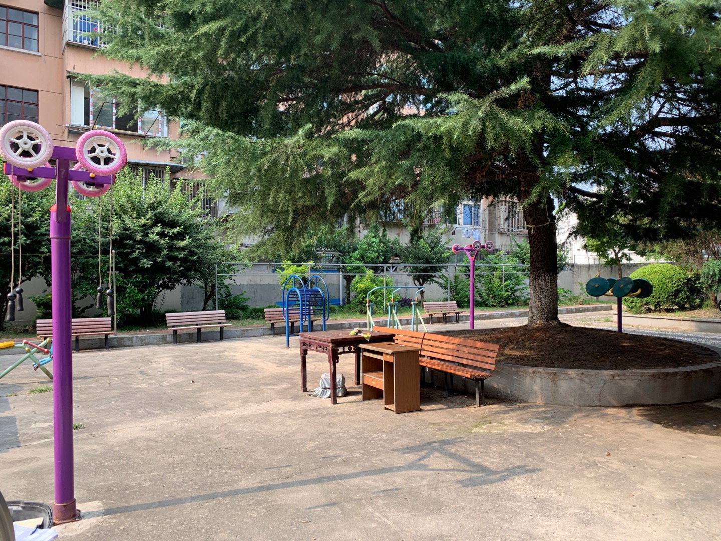 淞南五村一居委126號(hào)健身點(diǎn)