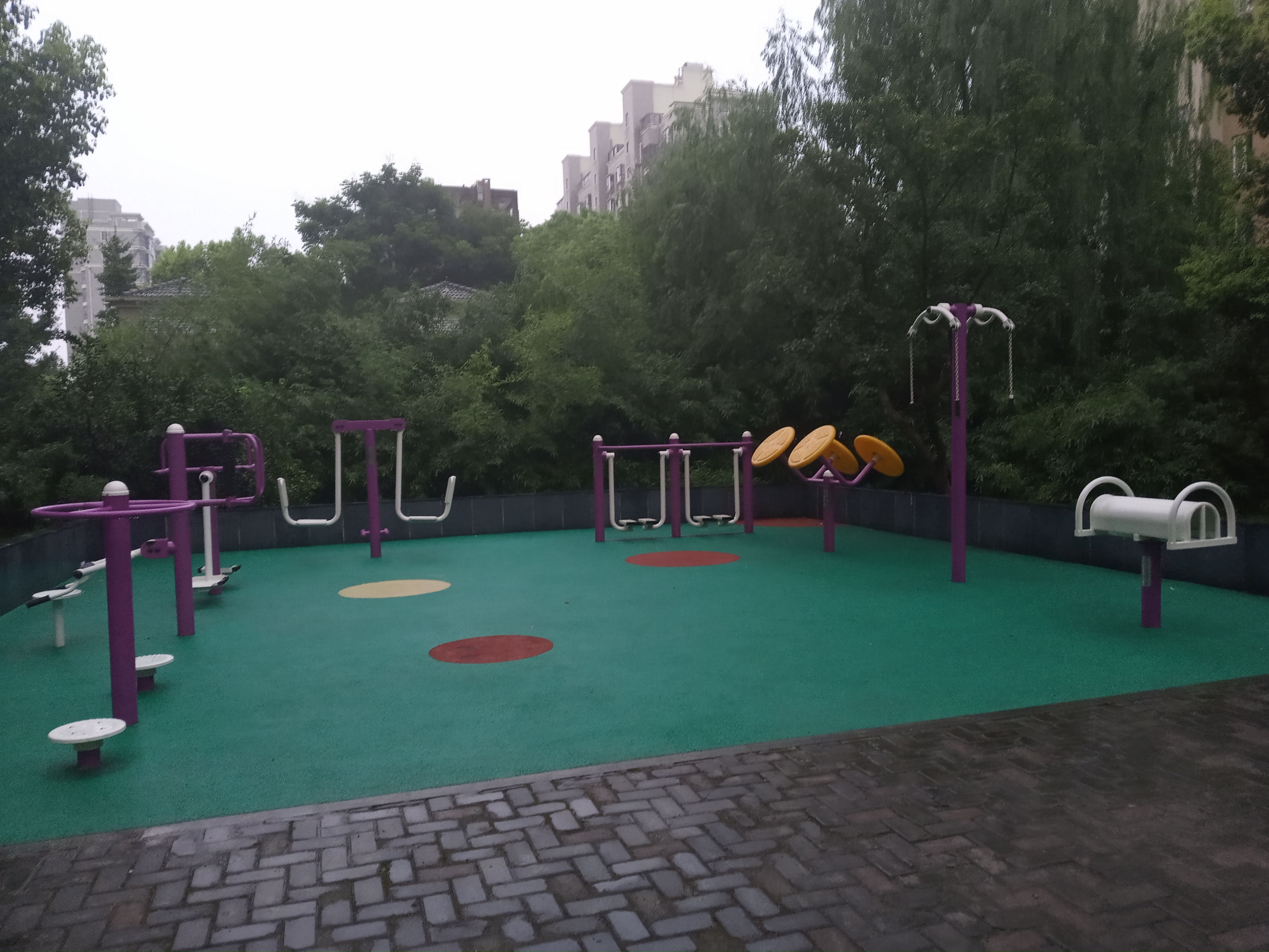 綠久苑小區(qū)健身苑點