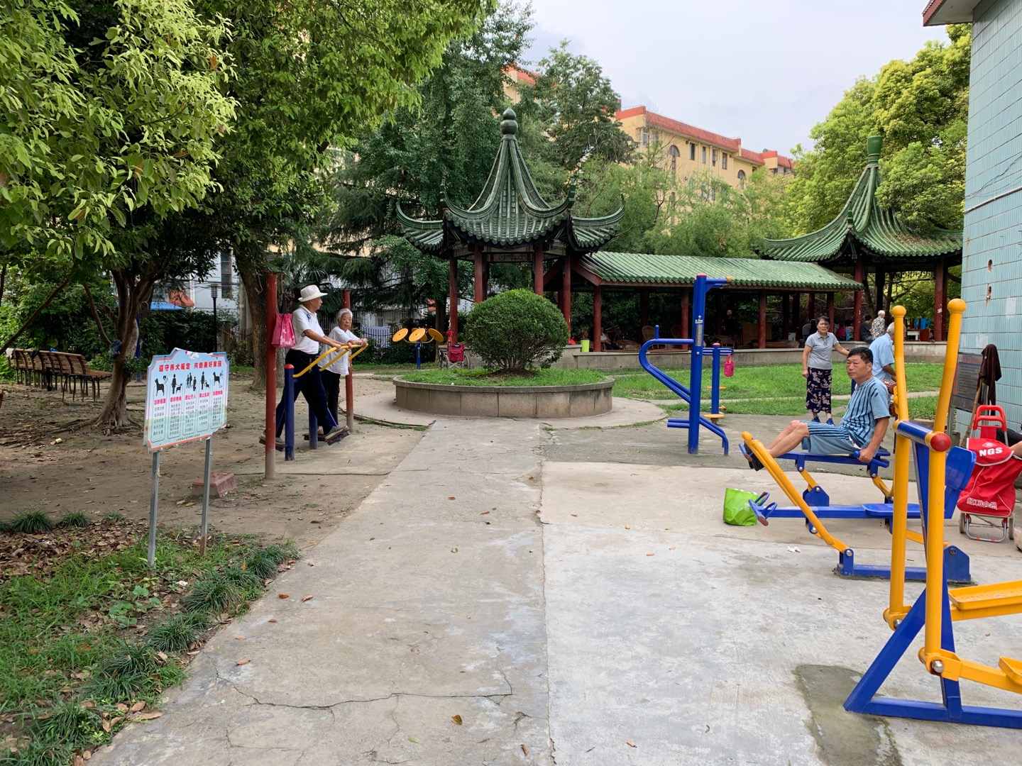 淞南七村居委健身點(diǎn)