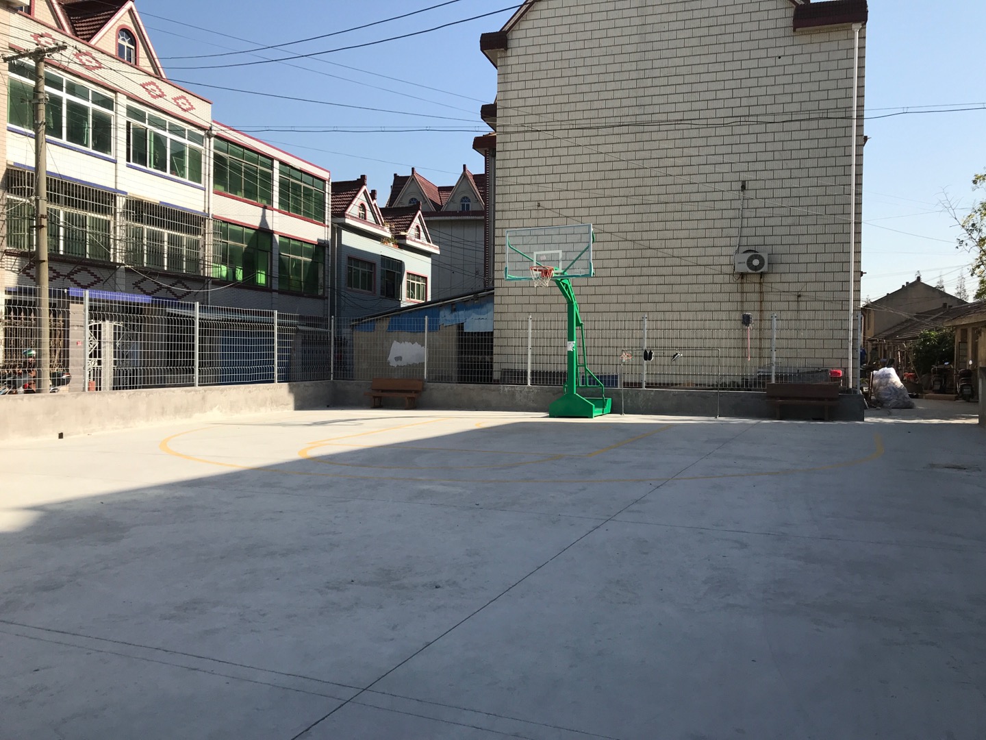濱一居委6組傅家宅86號西休閑廣場籃球場