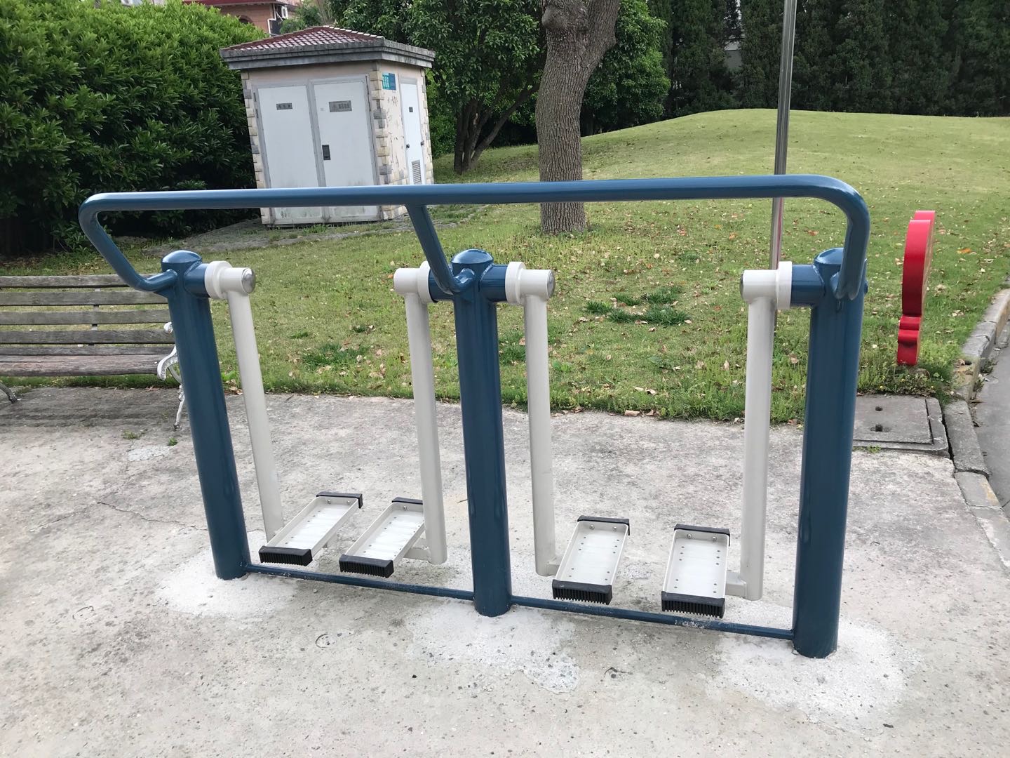 二位太空漫步機(jī)