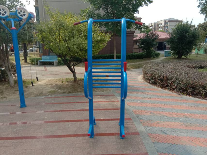 多功能訓練器 多功能訓練器