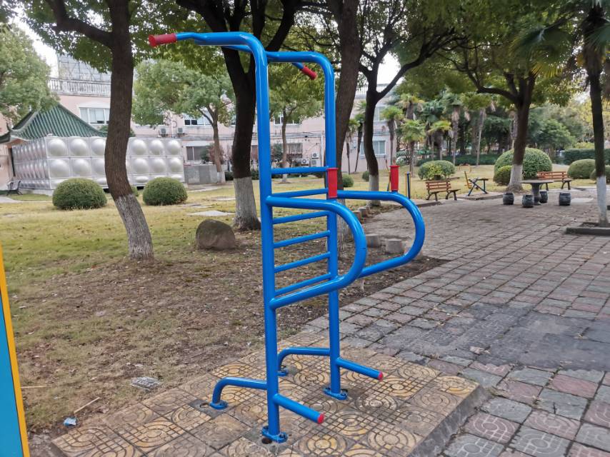 多功能訓練器 多功能訓練器