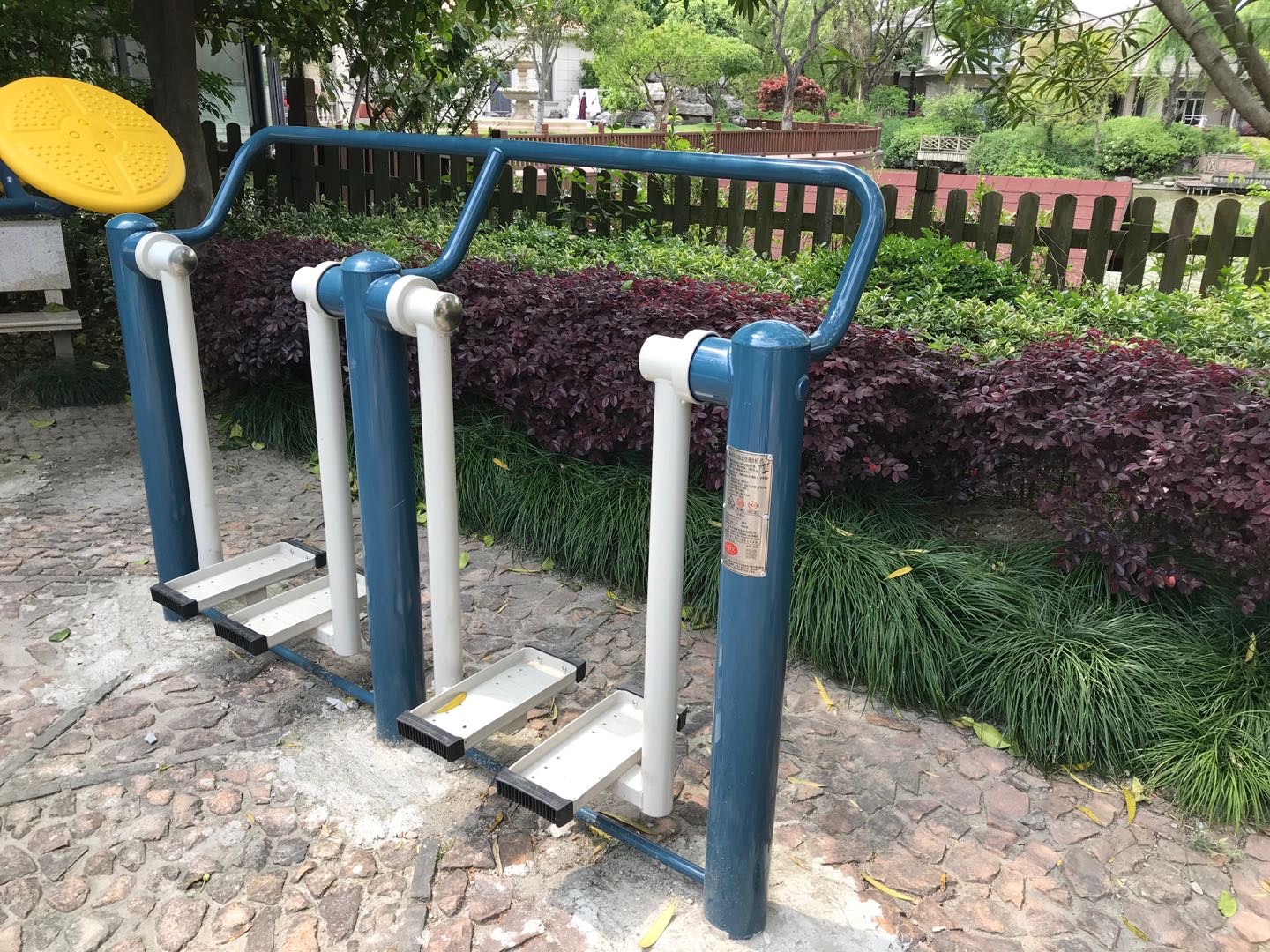 二位太空漫步機(jī)