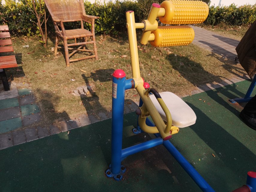 自重腹背鍛煉器