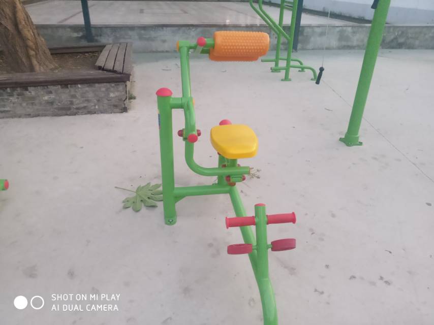 自重腹背鍛煉器